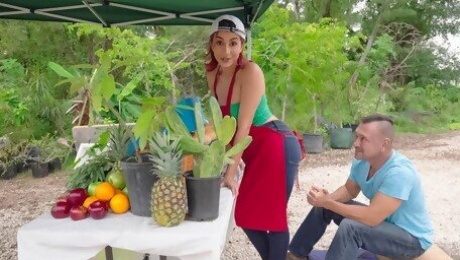 Fresh Corn Video With Roxie Sinner, Peter Fitzwell