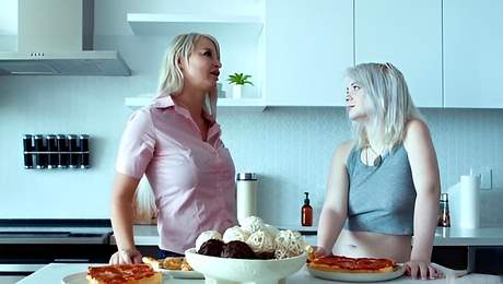 Mature London River knows how to pleasure younger Annie Archer