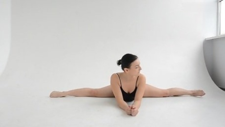 Flexible Russian teen Dasha Lopuhova shows yummy pussy spreading legs wide open