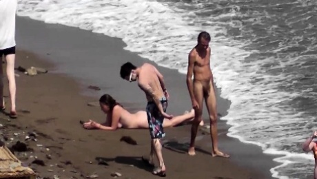 Public beach sex of a voyeur horny couple