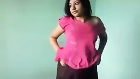 SRI LANKAN GIRL DRESS REMOVE