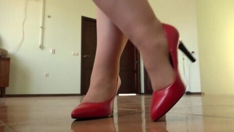 Mature BBW MILF in high heels ASMR knocking heels.
