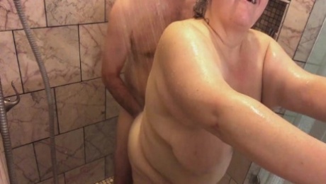 Homemade Amateur Couple Has Playful Shower Sex with Mature BBW GILF Touching, Kissing - TnD