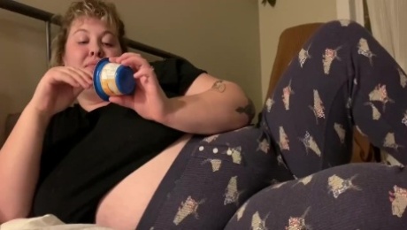 ALICE EATS: BBW CRAVES HER BOYFRIEND AND VORES HIM