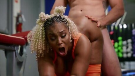 Appetizing ebony MILF jaw-dropping porn clip